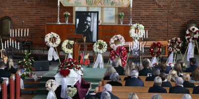 D.D.E-kollegene sang for Frode Viken